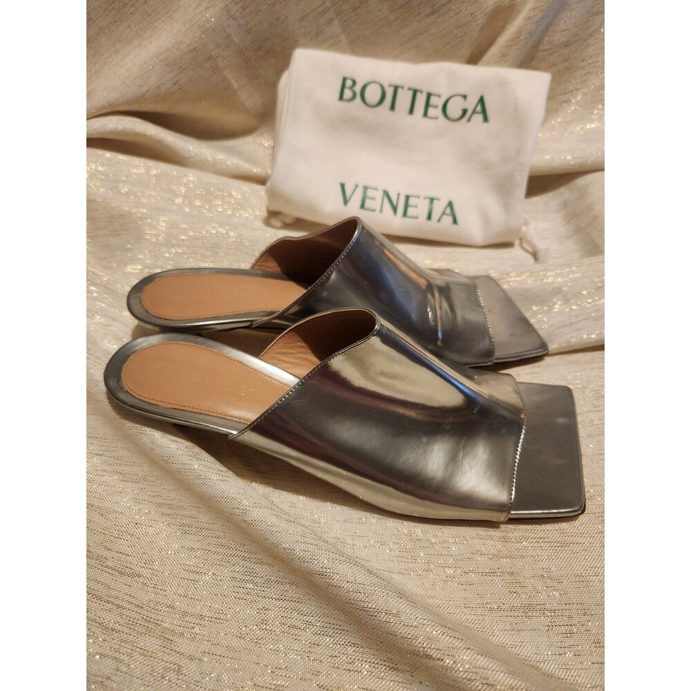 Bottega Veneta Silver Mirrored Stretch Leather Mule Kitten Heel Sandals Size 38